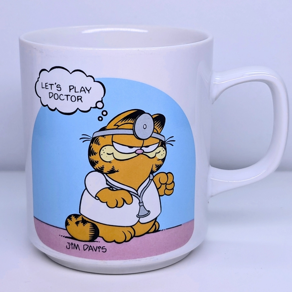 1978 Garfield Mug "LET'S PLAY DOCTOR" Enesco